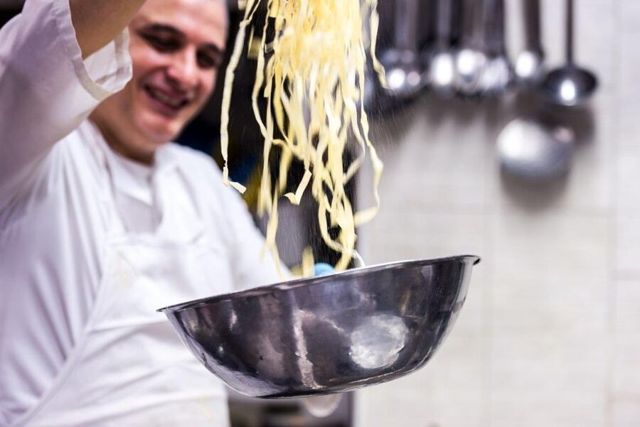 Alfredo alla Scrofa Restaurant in Rome: Eat Like a Star - Dining room atmosphere: classic Rome, lots of energy, attentive pacing