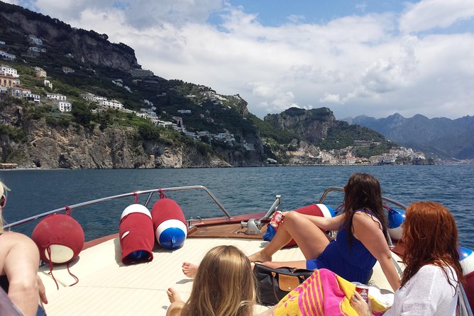 Amalfi Coast Boat Tour from Sorrento with Positano Visit - Past Nerano to Li Galli Island, with Wi-Fi and First Aid on Board