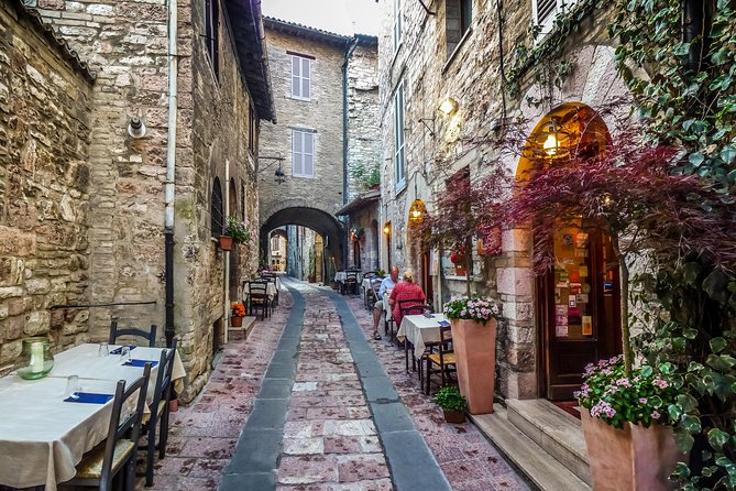 Assisi and Orvieto Guided Day Tour from Rome with Lunch - Assisi walking tour: seeing Francis and Clare through the streets