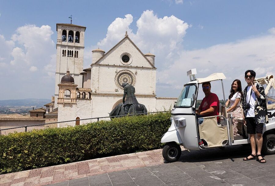 Assisi: Panoramic Tuk Tuk Tour - Why an Ape Calessino makes Assisi easier (and more fun)