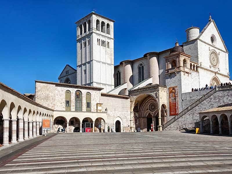 Assisi: Walking Tour with St. Francis Basilica Visit - San Rufino Cathedral Pass-By: A Quick Welcome to Assisi’s Center of Gravity