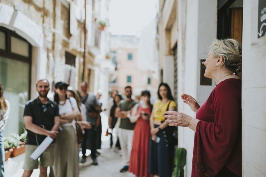 Bari: Guided Walking Tour - Saint Sabinus Cathedral and the Swabian Castle exterior walk