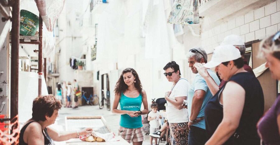 Bari: Guided Walking Tour - The focaccia and ice cream tasting payoff