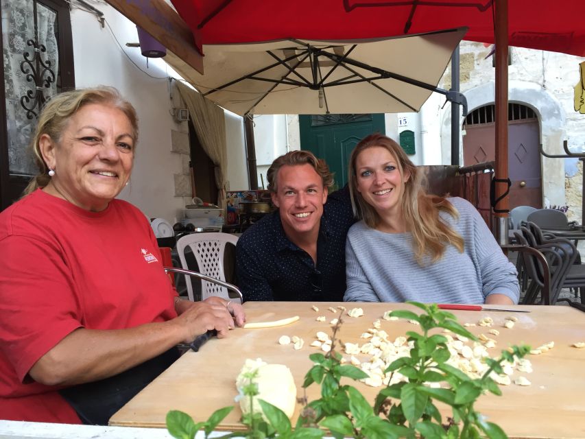 Bari: Pasta Experience Walking Tour - Meeting at Velo Service, then getting Bari’s bearings fast