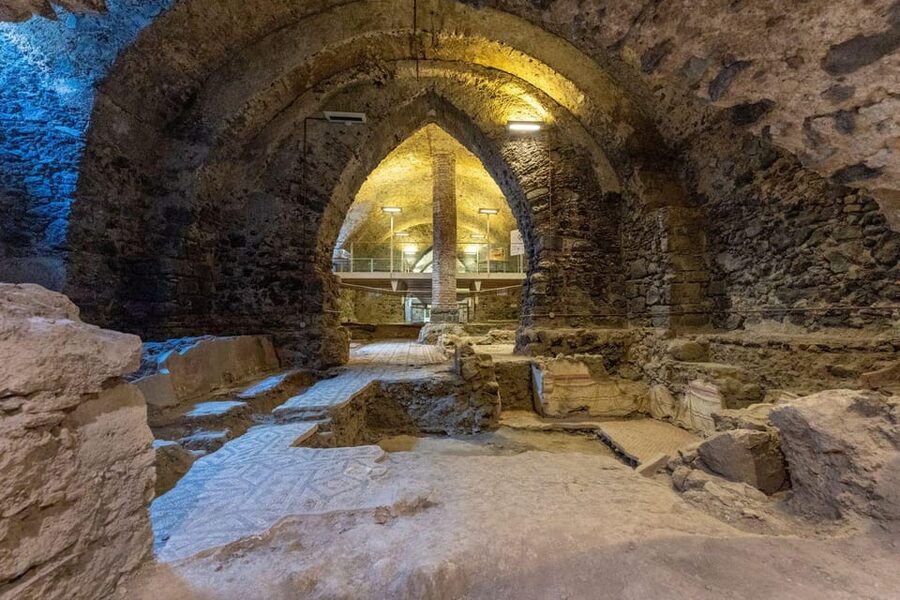 Benedictine Monastery of Catania - English Guided Tour - The Roman houses under the modern mezzanine