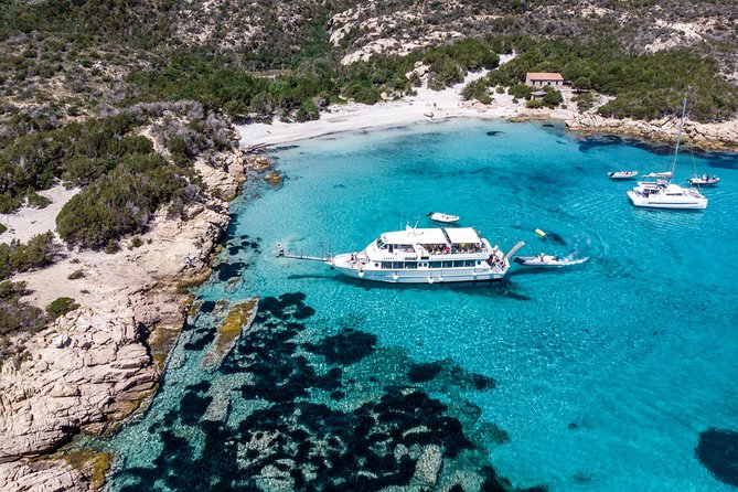 Boat trip La Maddalena Archipelago - Departure from Palau - On board experience: clean boat, organized crew, and Claudia in multiple languages