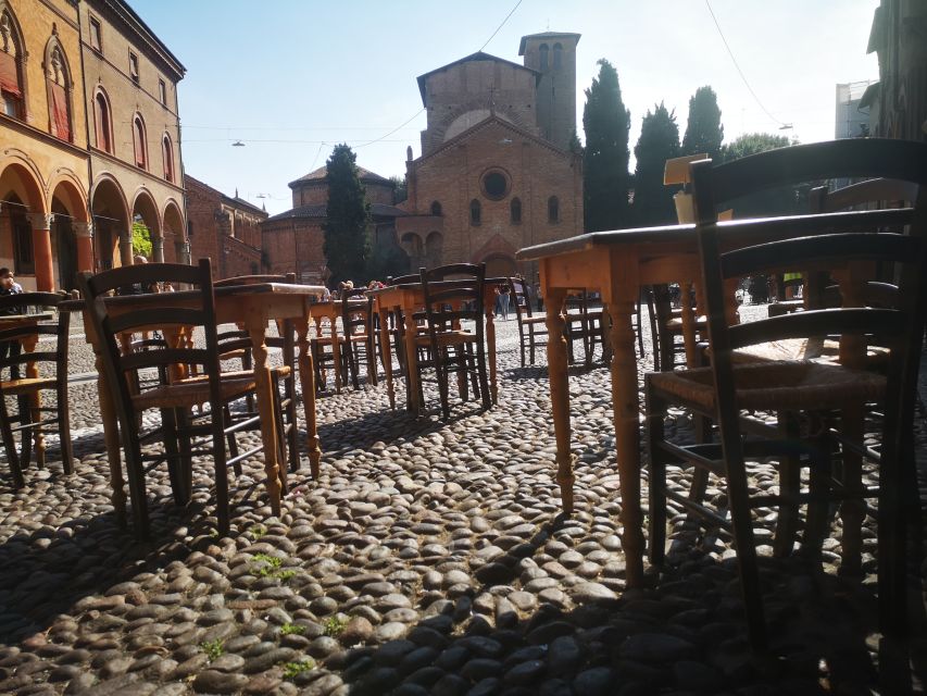 Bologna: City Center Guided Wine Walking Tour - Snack time in the oldest tavern, and the private food pairing option