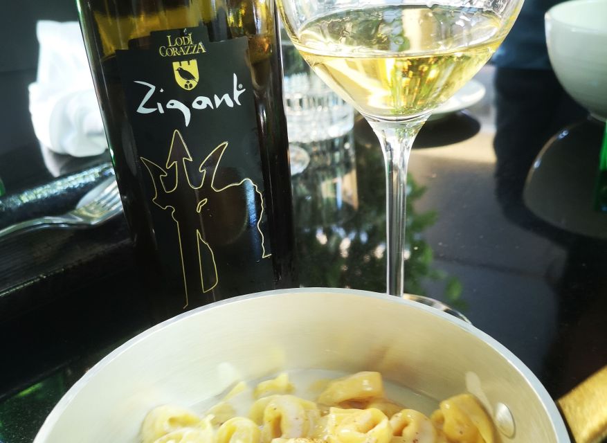 Bologna: City Center Guided Wine Walking Tour - The city-center walking route, enoteca to osteria