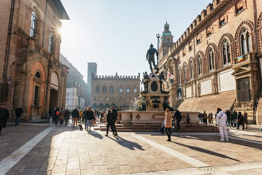 Bologna: City Center Walking Tour - The walking pace and group experience: how this feels in 2 to 3 hours