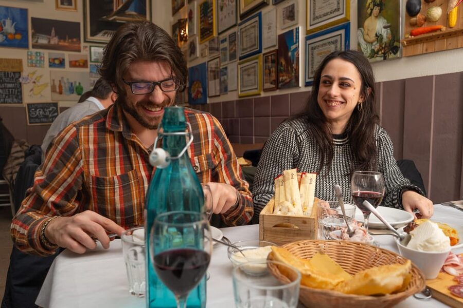 Bologna: Food Tour with Pasta Tasting & Local Specialties - Stop 1 lunch: pasta and Bolognese flavor foundations