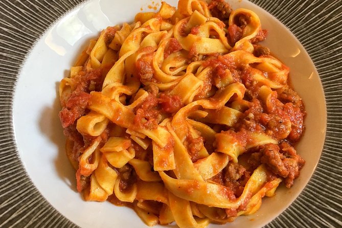 Bologna: Full meal Food Tour with Local Delights by Do Eat Better - Where the tour starts and ends (so you can plan the rest of your day)
