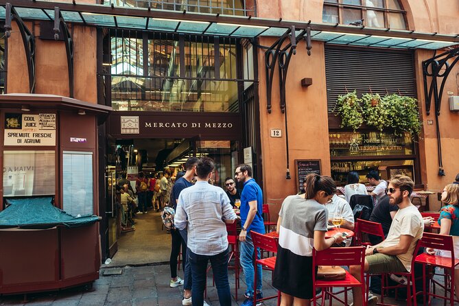 Bologna: Full meal Food Tour with Local Delights by Do Eat Better - Palazzo Sanuti and Cotoletta alla Bolognese: veal cutlet with cream, parmesan, and smoked ham