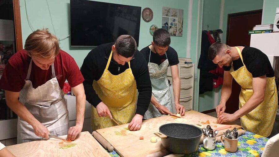 Bologna: Pasta Tagliatelle al Ragu Cooking Class with Wine - Key things to know before you go