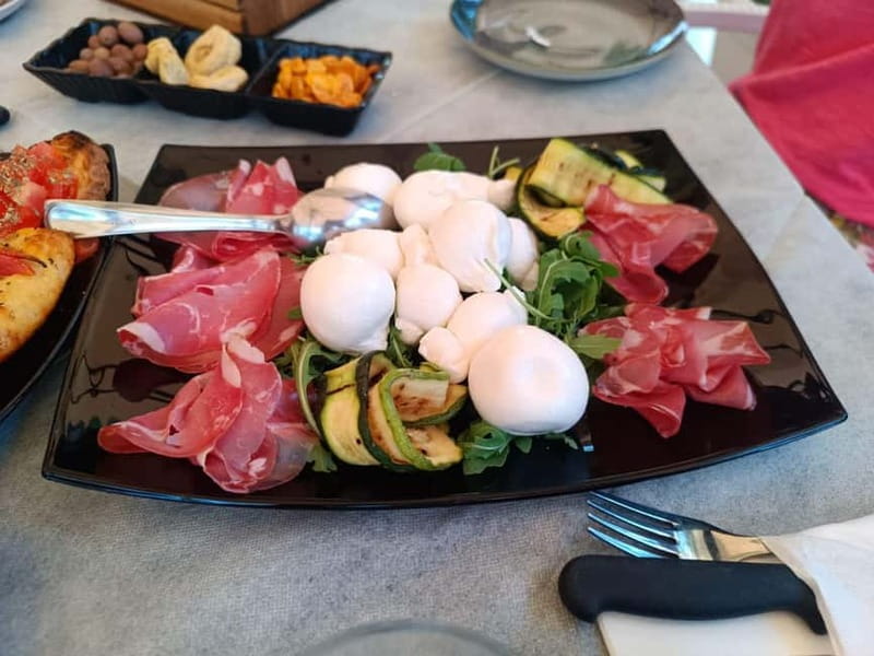 Brindisi: Alberobello, Locorotondo & Ostuni Tour with Brunch - Apulian brunch and olive oil tasting, the food part done right