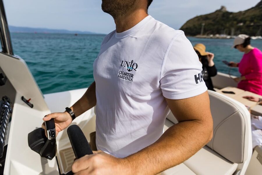 Cagliari: Coastline Cruise with Drinks and Snorkeling - Skippers who set the mood, and how you get a real welcome
