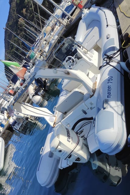 Cagliari:devil's saddle big cruise by boat drink & snack - Food and drinks: the onboard Sardinian aperitif angle