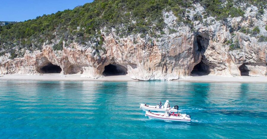 Cala Gonone: Dinghy Excursion to C. Mariolu and C. Goloritzè - Your skipper is the experience multiplier