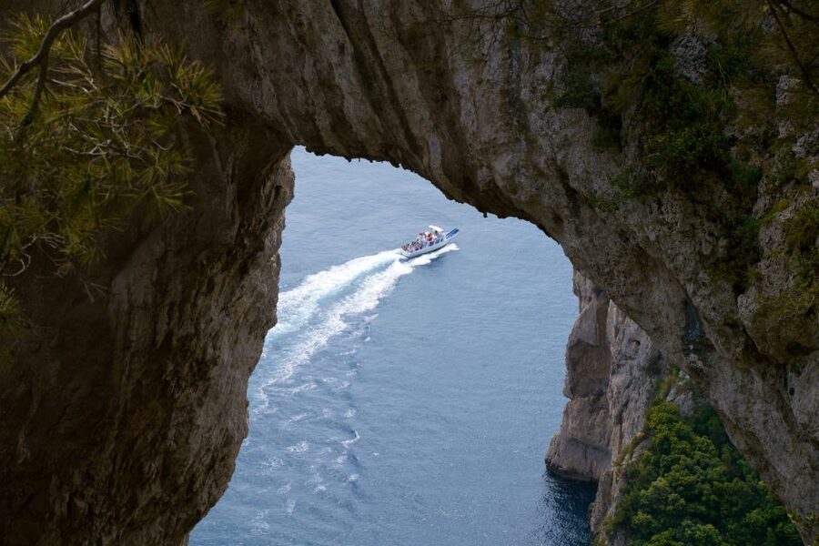 Capri: Island Sightseeing Tour with Blue Grotto Stop - Villa Malaparta, Punta Tragara Lighthouse, and the Scugnizzo Statue Wave