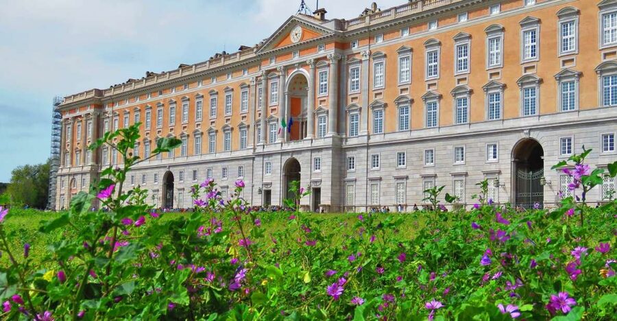Caserta: Royal Palace of Caserta Guided Tour - Meeting the guide and getting into the palace fast