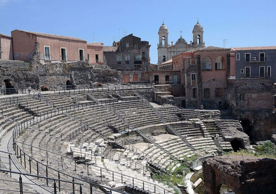 Catania: City Highlights Walking Tour - Castello Ursino: the fortress stop that helps you picture the past