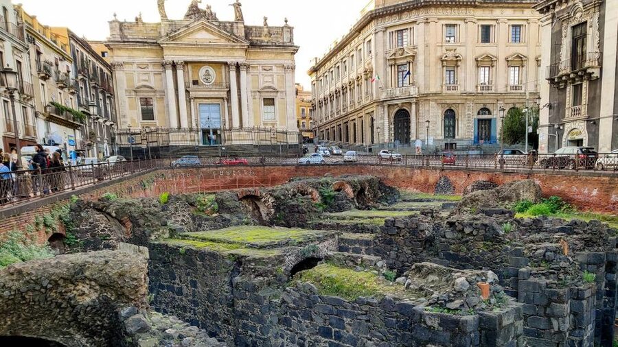 Catania: City Highlights Walking Tour - Piazza Stesicoro and the rhythm between plazas