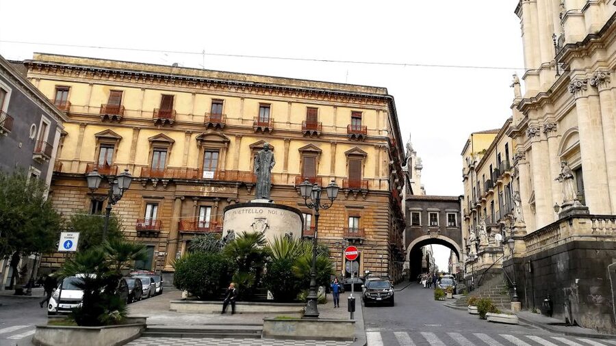 Catania: City Highlights Walking Tour - Starting at Via Erasmo Merletta, 3, and what the pace feels like