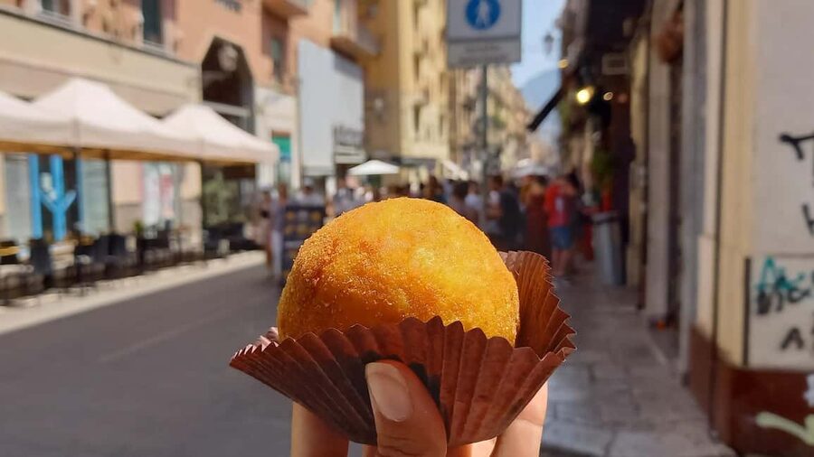 Catania: Street Food Guided Walking Tour - Roman Theater to Piazza dell’Università: where your snack crawl becomes sightseeing