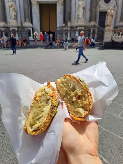 Catania: Street Food Guided Walking Tour - The extra tasting stop before the return: one more chance to try something new