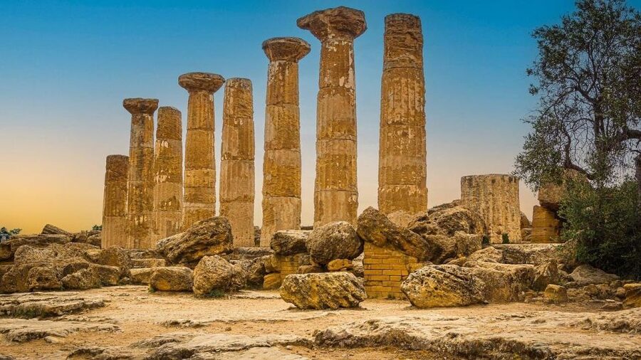 Catania: Valley of the Temples and Turkish Steps with Snack - The food rhythm: snack with wine plus a brunch or picnic stop