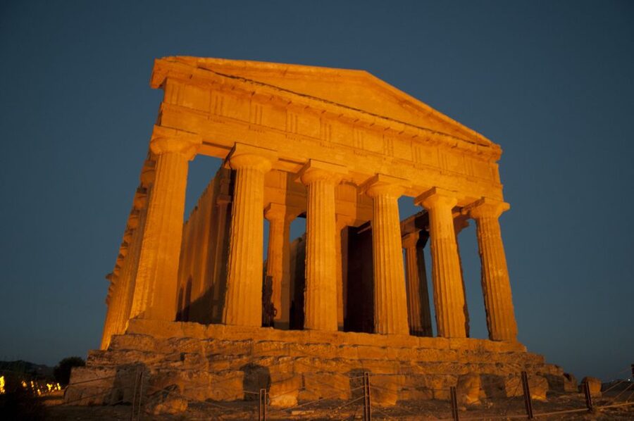 Catania: Valley of the Temples and Turkish Steps with Snack - Scala dei Turchi and the Turkish Steps: beach time that feels cinematic