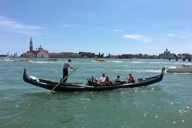 Charming Gondola Ride on the Grand Canal & Gondola Gallery™ - Your time before the gondola: gondola gallery and VR history