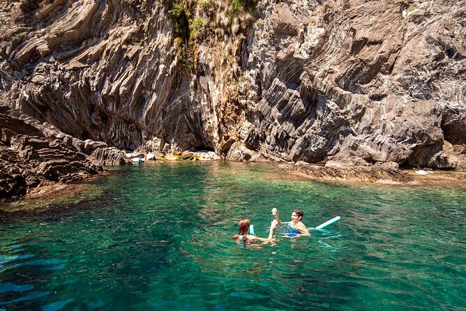 Cinque Terre Hybrid Boat Tour from Monterosso - Aperitif time: why it adds more value than you might expect