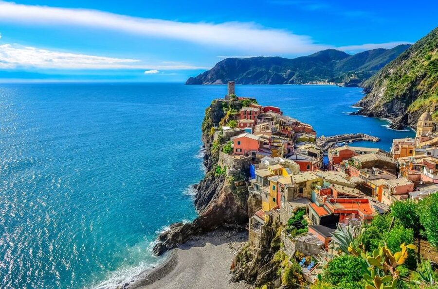 Cinque Terre: Hybrid Boat Tour with Swimming Stop - Riomaggiore: the southern finish with constant viewpoints