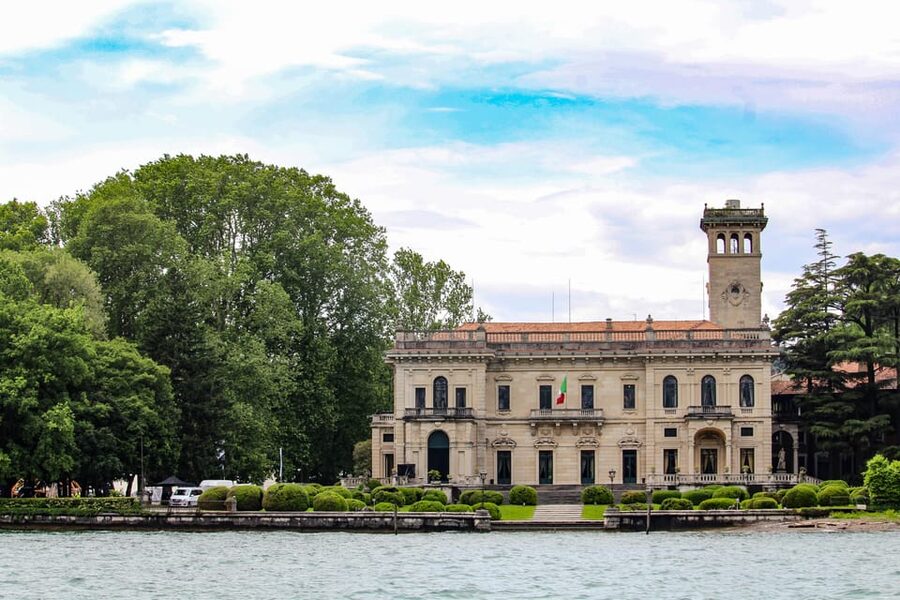 Como: Lake Como Shared Boat Tour - Cernobbio stop zone: Villa d’Este, Villa Erba, and Villa Pizzo