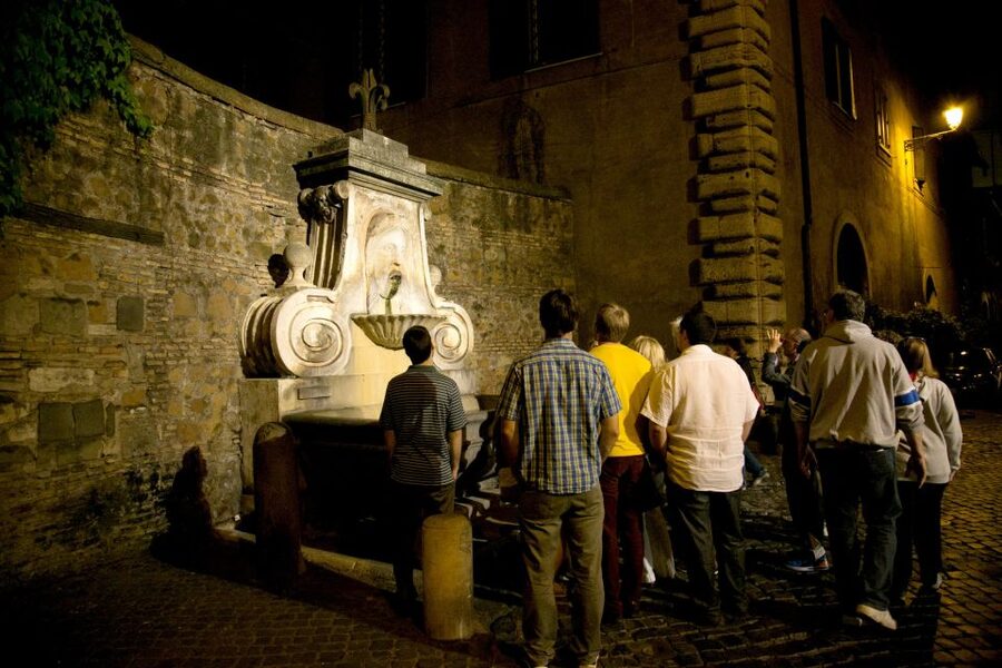 Dark Heart of Rome - Facts, Legend & Mystery Walking Tour - Corso Vittorio Emanuele II and the storytelling walk between streets