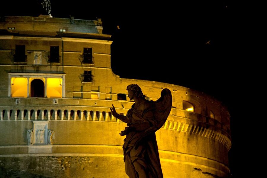 Dark Heart of Rome - Facts, Legend & Mystery Walking Tour - Via del Governo Vecchio and Via Giulia, where the shadows feel close