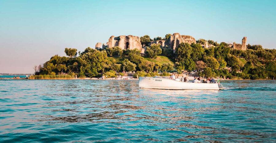 Desenzano del Garda: Sunset Boat Trip at Sunset with Drink - The big show: seeing Sirmione’s peninsula and castle from the water