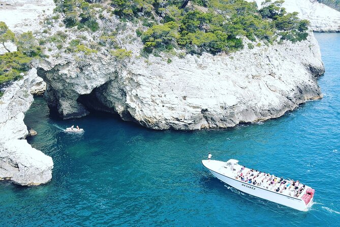 Desirèe experience. Visit of the marine caves of Vieste - Getting On at Desirèe imbarco and Finding Your Spot