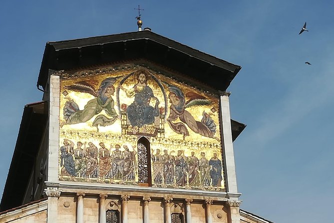 Discover Lucca’s Secrets on a Guided Walking Tour - Stop 4: Piazza Anfiteatro, why an oval square screams Roman amphitheatre