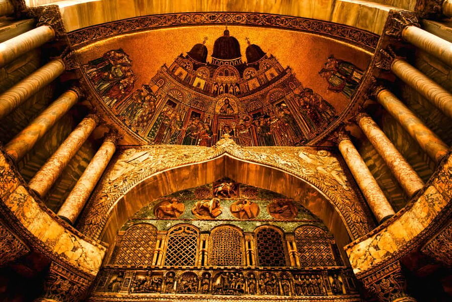Doge’s Palace & St. Mark’s Basilica Tickets + Tour Options - Audioguide freedom versus an English licensed guide