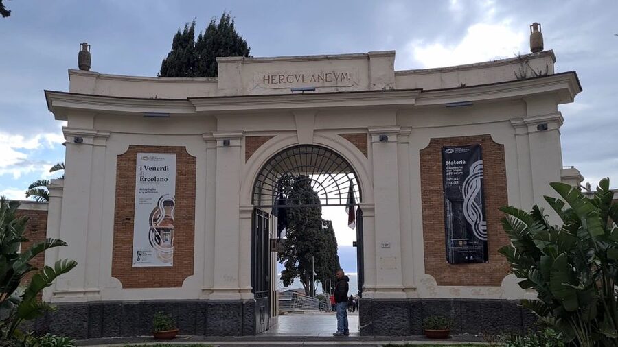 Ercolano: Herculaneum Skip-the-Line Ticket & Audio Guide - What Herculaneum Feels Like When You Walk It