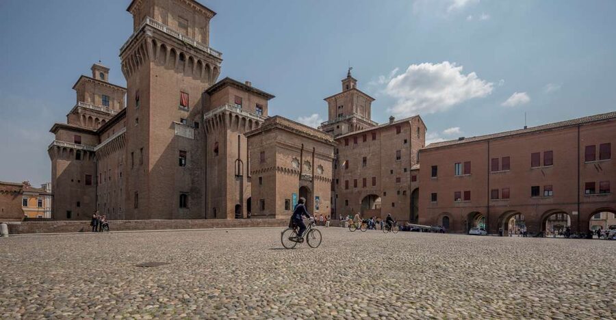 Ferrara: City Highlights Walking Tour with Local Guide - Meeting in Estense Castle’s courtyard, then walking into Ferrara’s story