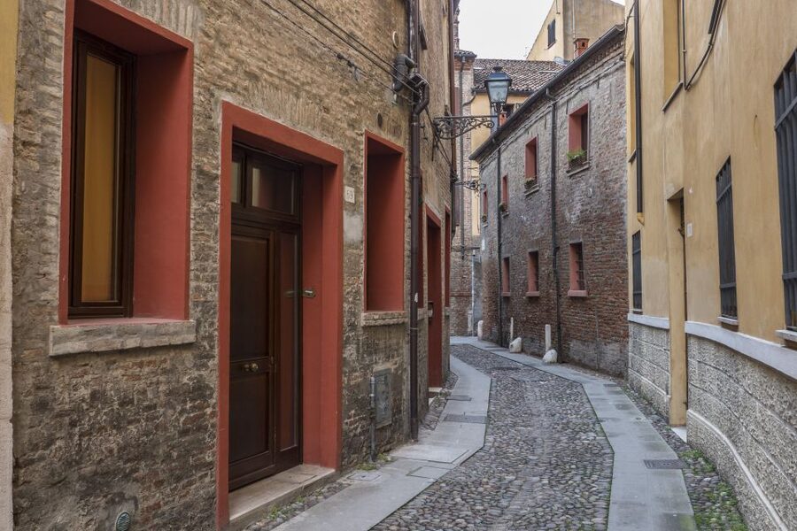 Ferrara: City Highlights Walking Tour with Local Guide - Palazzo dei Diamanti, the Addizione Erculea, and why Ferrara feels designed