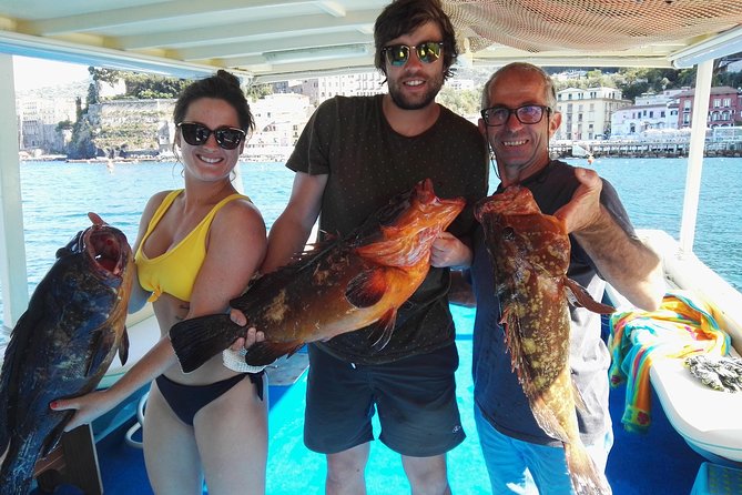 Fishing and Tourism in Capri - Organic lunch on board: pasta, bread, prosecco, and homemade limoncello