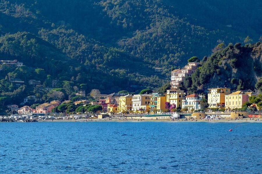 Florence: Cinque Terre Day Trip with Optional Street Food - Street food tasting: what to expect, and when to skip it