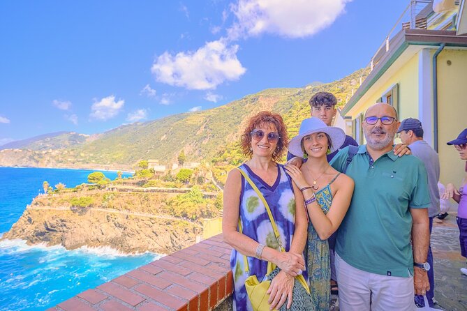 Florence: Cinque Terre Park Day Trip with Optional Street Food - Manarola: First Views, Harbor Stroll, and Vine Country
