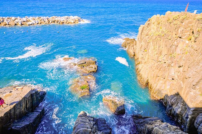 Florence: Cinque Terre Park Day Trip with Optional Street Food - Riomaggiore for Cliffs and Sunset Energy