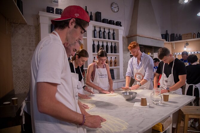Florence Cooking Class The Art of Making Gelato & Authentic Pizza - Pizza in Florence: Dough Skills, Flour Choices, and Regional Thinking