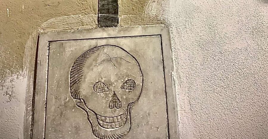 Florence: Dark Mysteries and Legends Guided Walking Tour - Piazza della Signoria and the Medici Political Heart