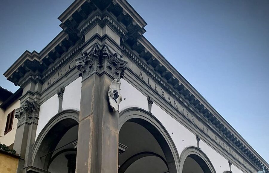 Florence: Dark Mysteries and Legends Guided Walking Tour - Finishing at Ponte Vecchio: When the Mood Shifts